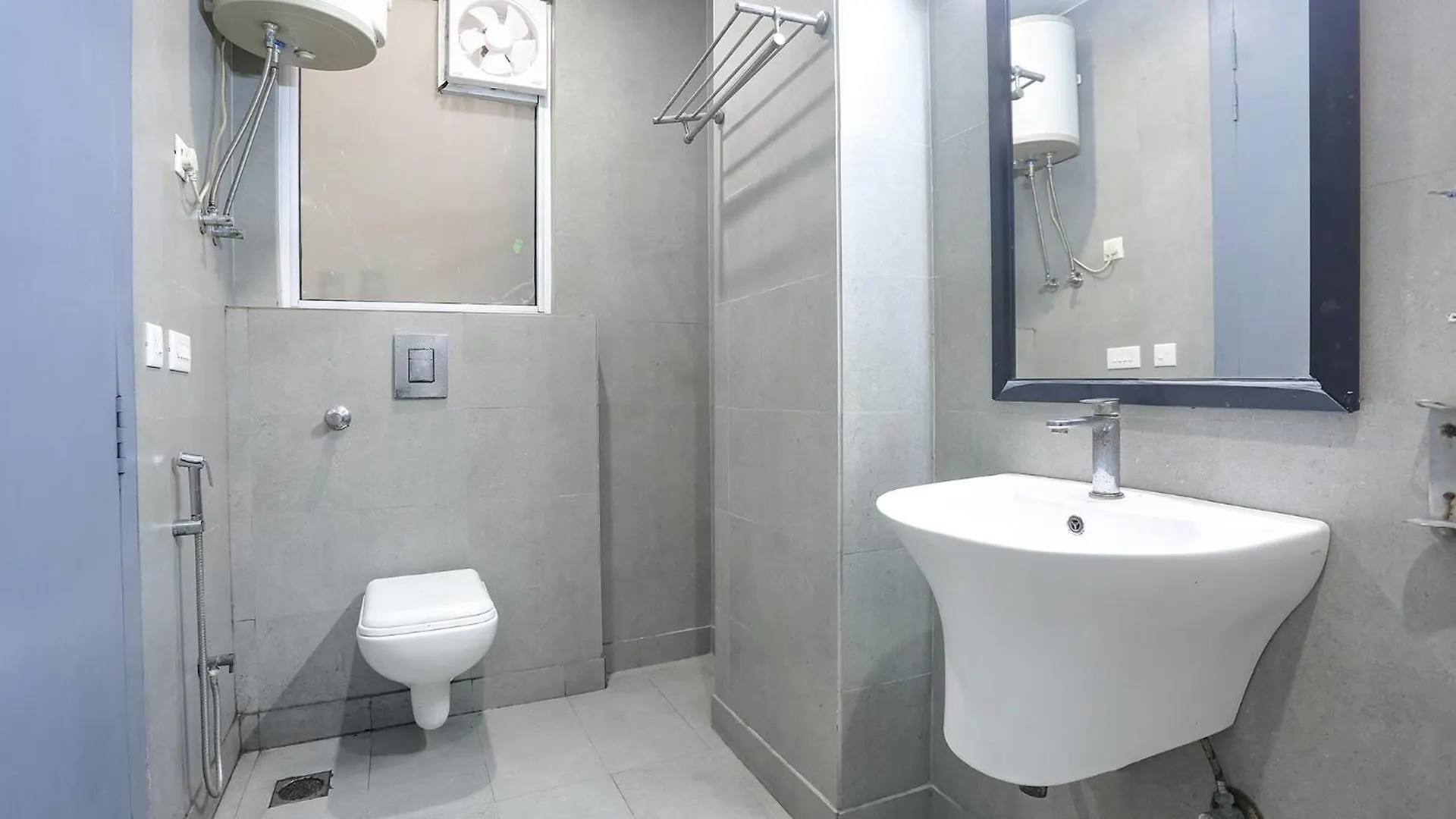 Hotel Fabhotel Sky Land Delhi
